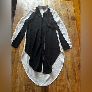 Gracia Elegant Black and White color block long sleeve long tunic top blouse NWT